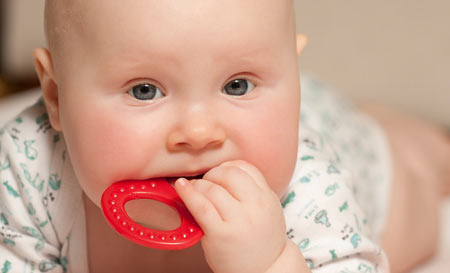 прорезывание зубов у младенцев