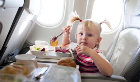 Путешествие самолетом с ребенком - о чем следует помнить