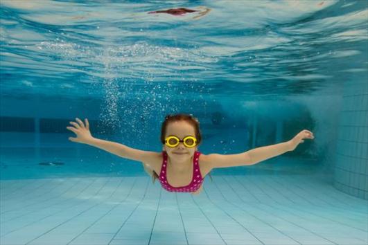 Безопасный спорт для ребенка плавание
