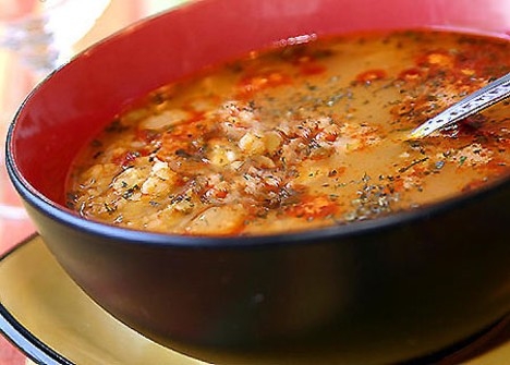 Суп с чечевицей, беконом и сухариками рецепт