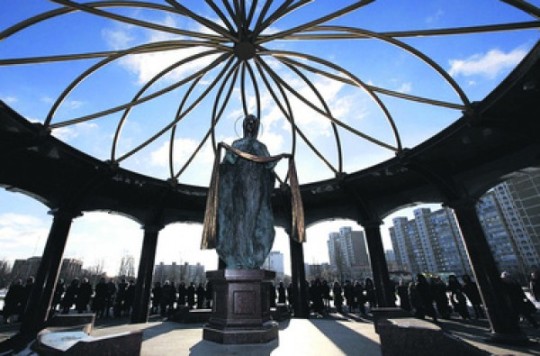 Влада Литовченко позировала для статуи Богородицы