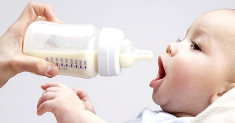 Какая молочная смесь полезнее для организма ребенка?